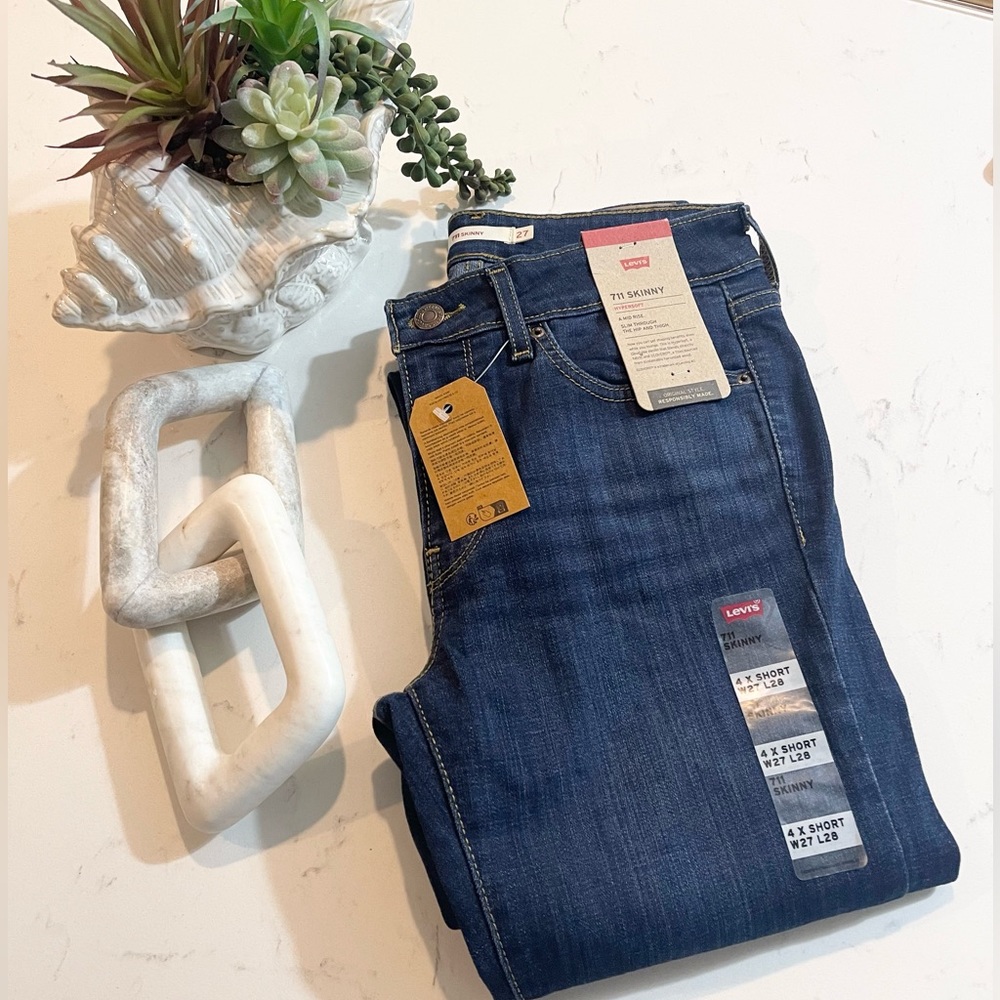 Levi’s 711 Skinny Jeans